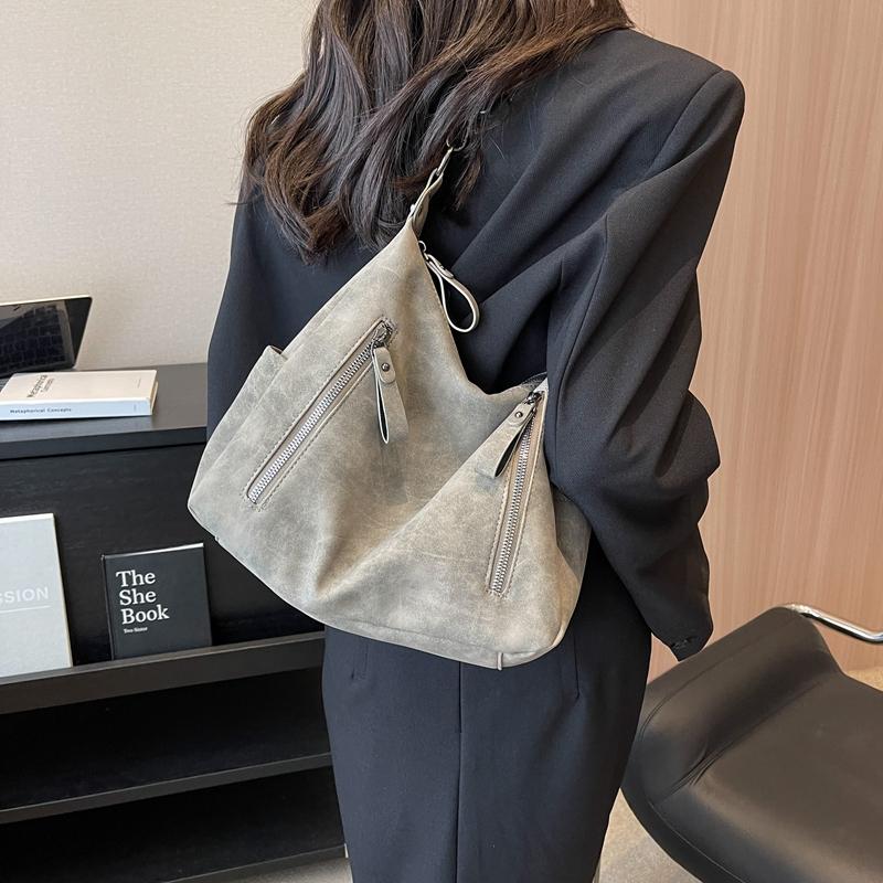 Sarah: Elegant and Timeless Design
