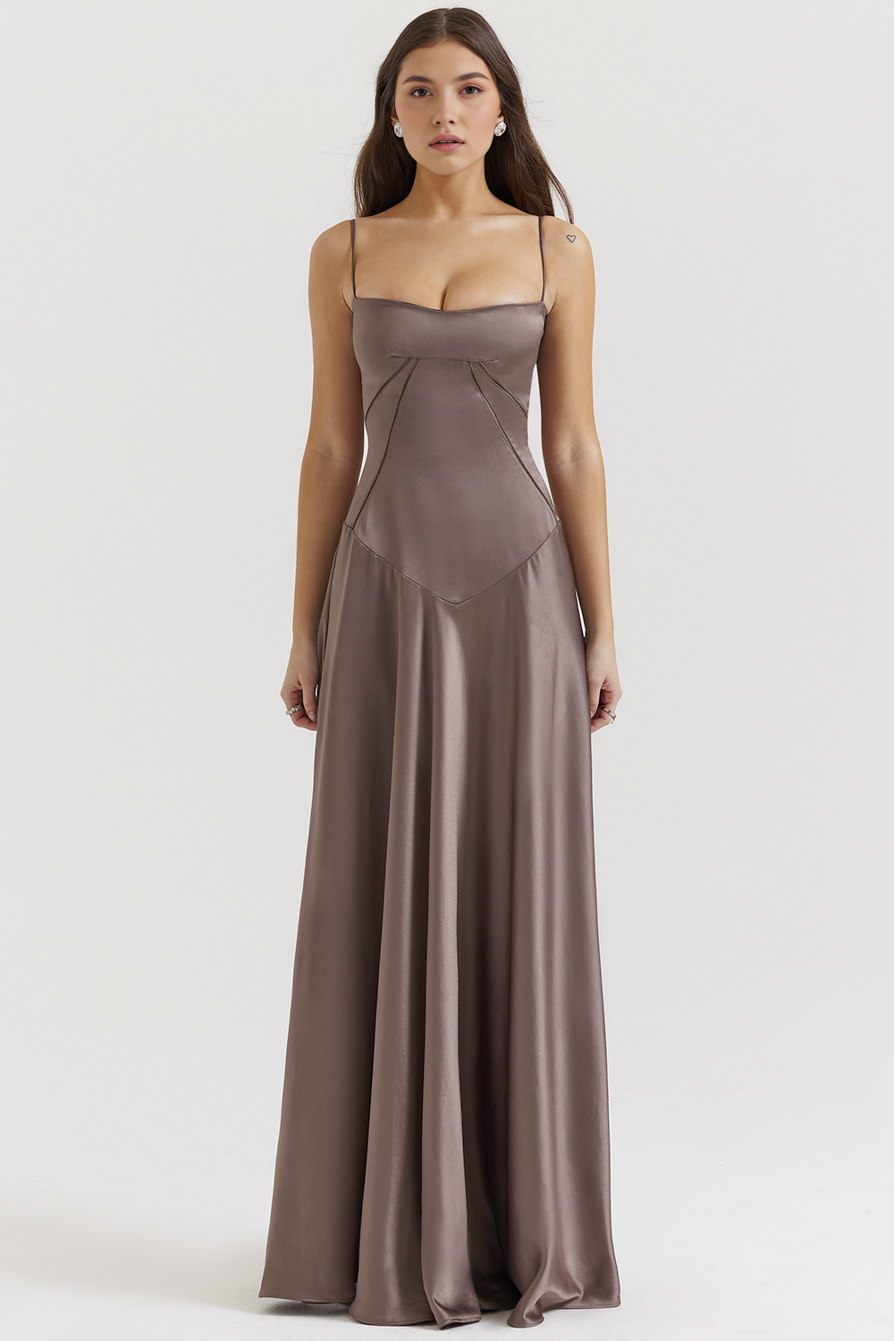 Sukienka Noelle – Ponadczasowa Elegancja