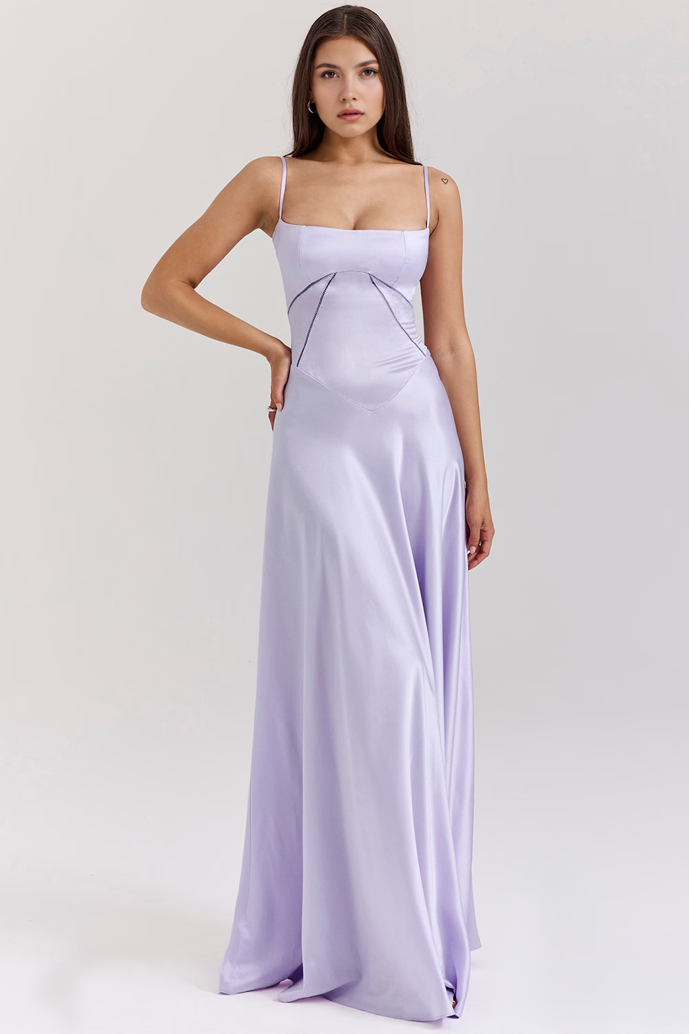 Sukienka Noelle – Ponadczasowa Elegancja