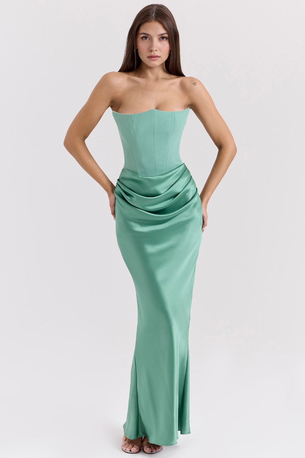Sukienka Serene – Elegancja w Satynie