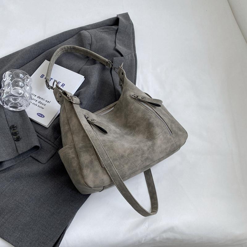 Sarah: Elegant and Timeless Design