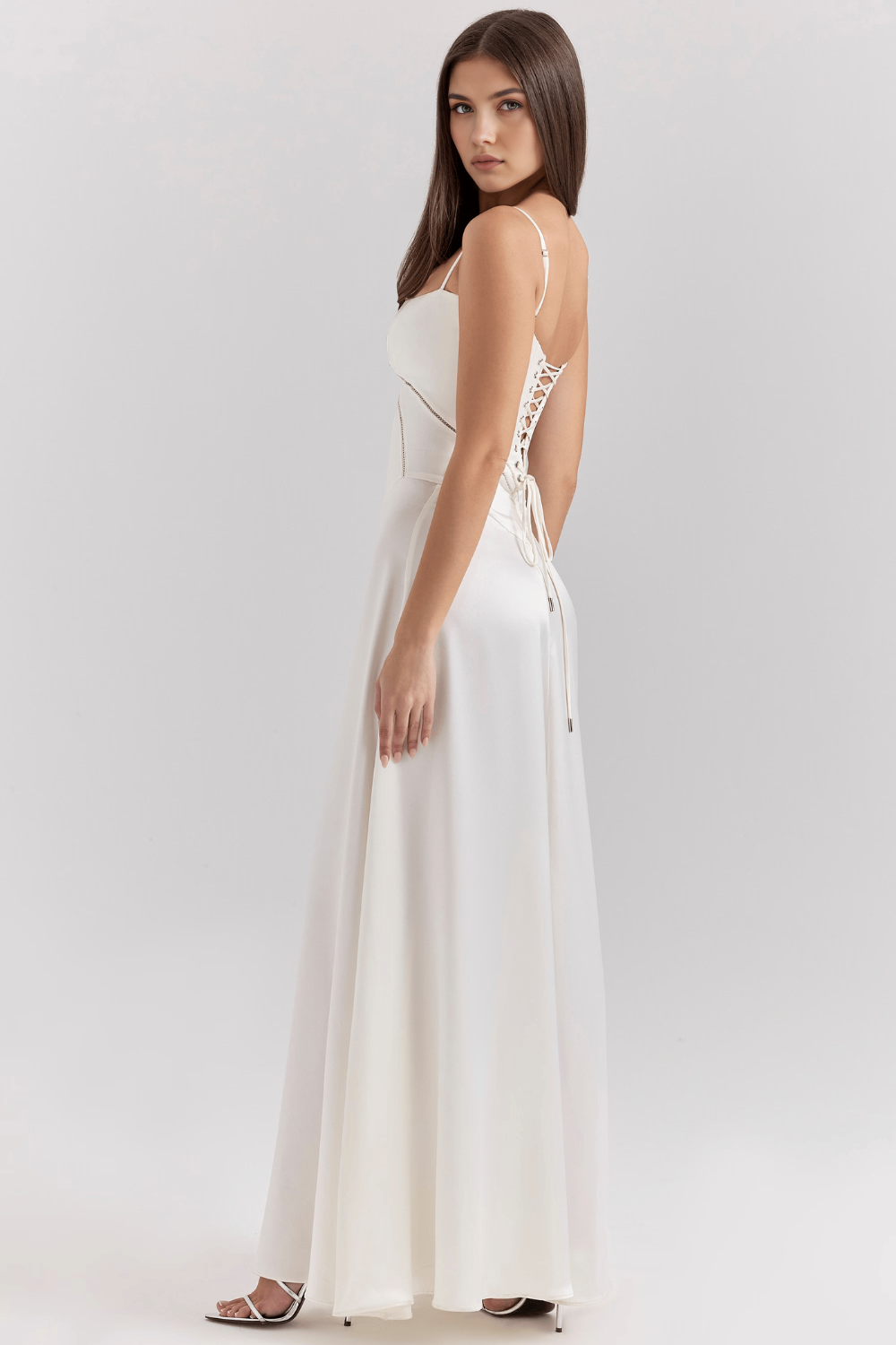 Sukienka Noelle – Ponadczasowa Elegancja