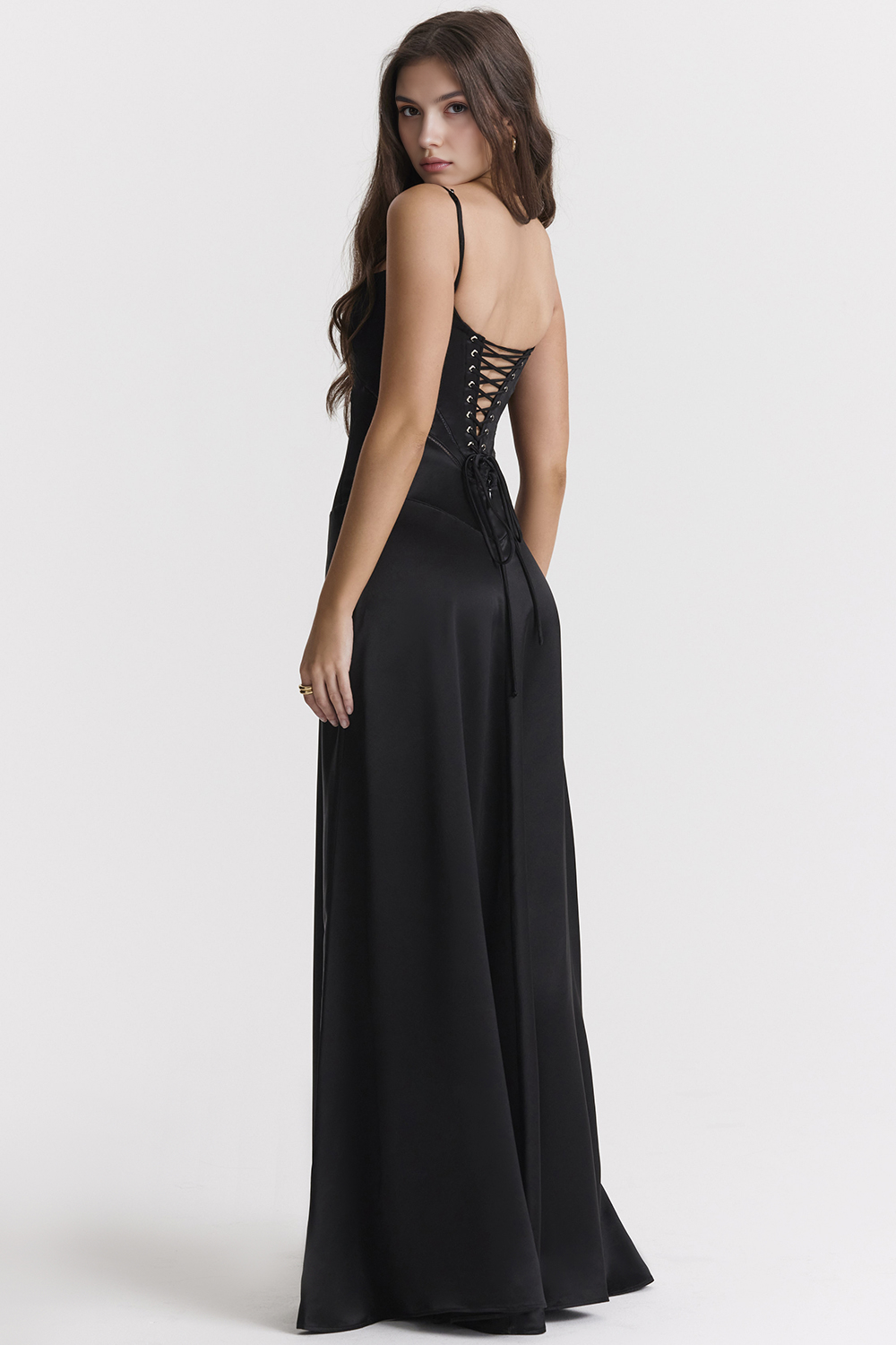 Sukienka Noelle – Ponadczasowa Elegancja