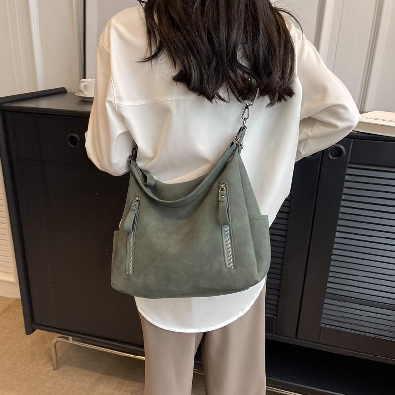 Sarah: Elegant and Timeless Design