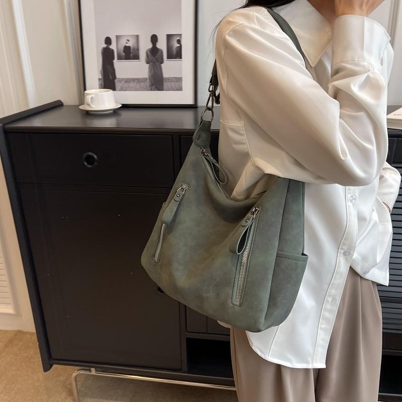 Sarah: Elegant and Timeless Design
