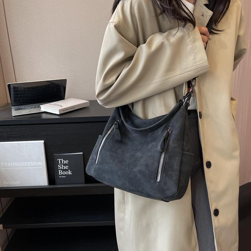 Sarah: Elegant and Timeless Design