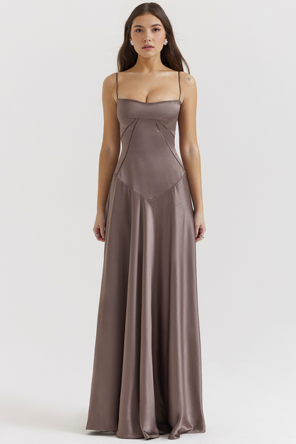 Sukienka Noelle – Ponadczasowa Elegancja